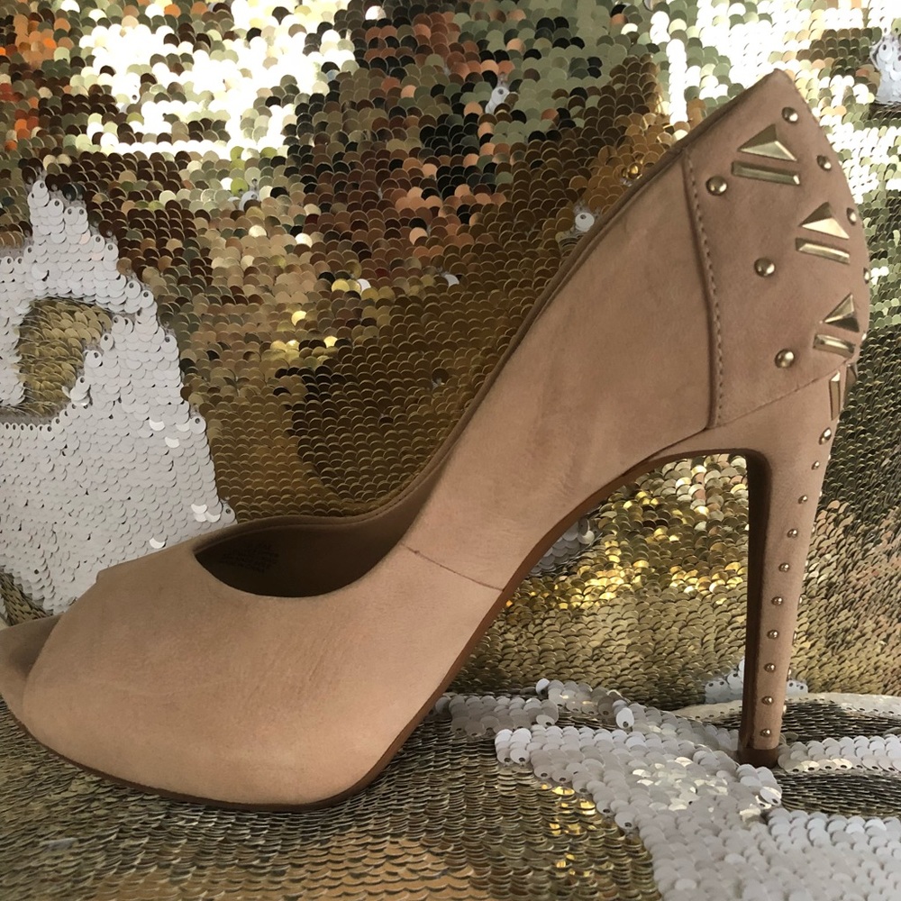 Gianni Bini Tan heels with Gold Stone Detail